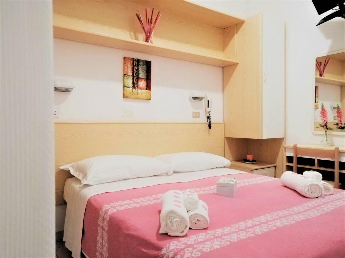 Hotel Alba Римини Экстерьер фото
